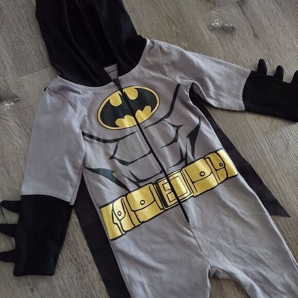 DC Comics Superhero Batman Costume – Zip Up Bodysuit with Cape 24 Months - Picture 3 of 7